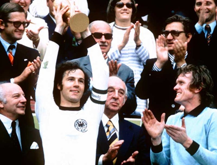 Đội tuyển bóng đá Tây Đức 1972 – 1982: Giai đoạn 10 năm Tây Đức làm mưa làm gió bóng đá thế giới, họ vô địch EURO 1972 và EURO 1980, Á quân EURO 1976. Franz Beckenbauer đưa Tây Đức tới ngôi vô địch Thế giới năm 1974 và 8 năm sau Tây Đức là Á quân tại Espana 82. Họ chính là ĐTQG đầu tiên của châu Âu vô địch 2 lần liên tiếp ở các giải đấu lớn.